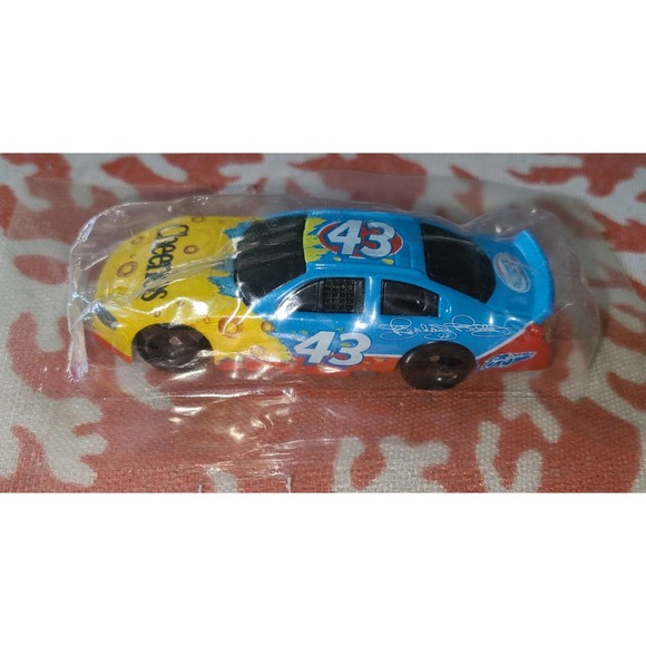 2008 Cheerios #43 Richard Petty NASCAR Cereal Promo Diecast Car - New - Picture 2 of 3